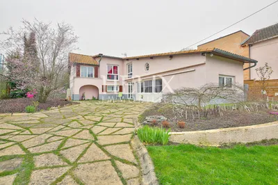 Maison 7 pièces 180 M² avec 4 chambres sur l'île de Migneaux avec une piscine proche de Poissy et de Villennes sur Seine dans un cadre de vie idyllique