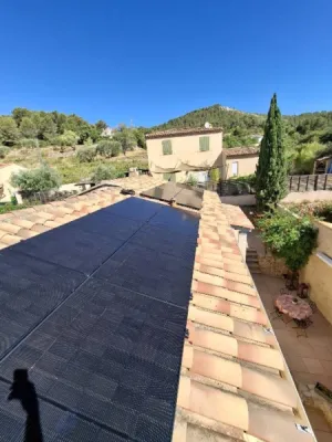 Installation de 12 panneaux solaires Dualsun à Auriol à côté de Roquevaire et Gémenos