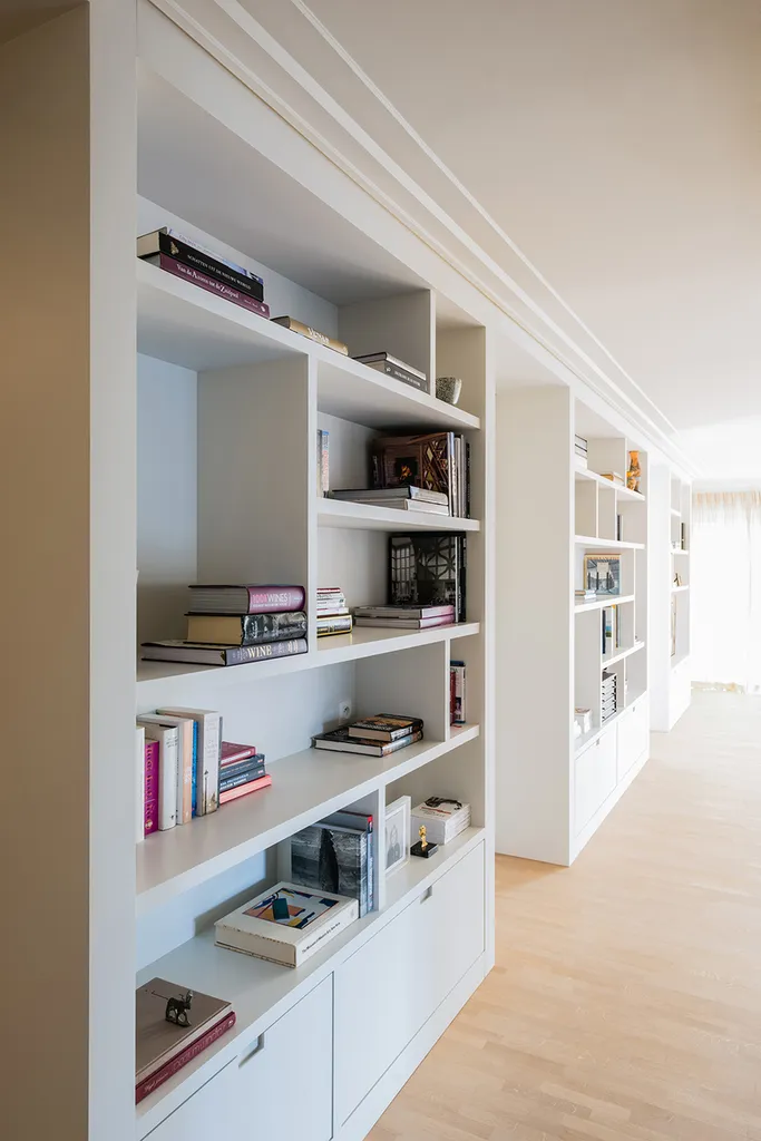 Bibliothèque toute hauteur sur mesure dans un intérieur bordelais d’exception