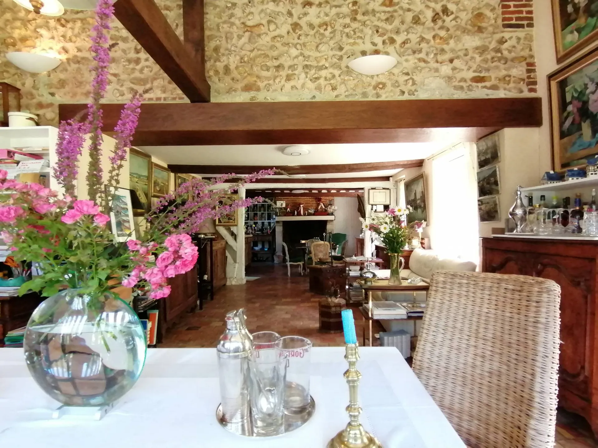 8 minutes à pied du Vieux Bassin de Honfleur. environnement exceptionnel. Propriété Normande