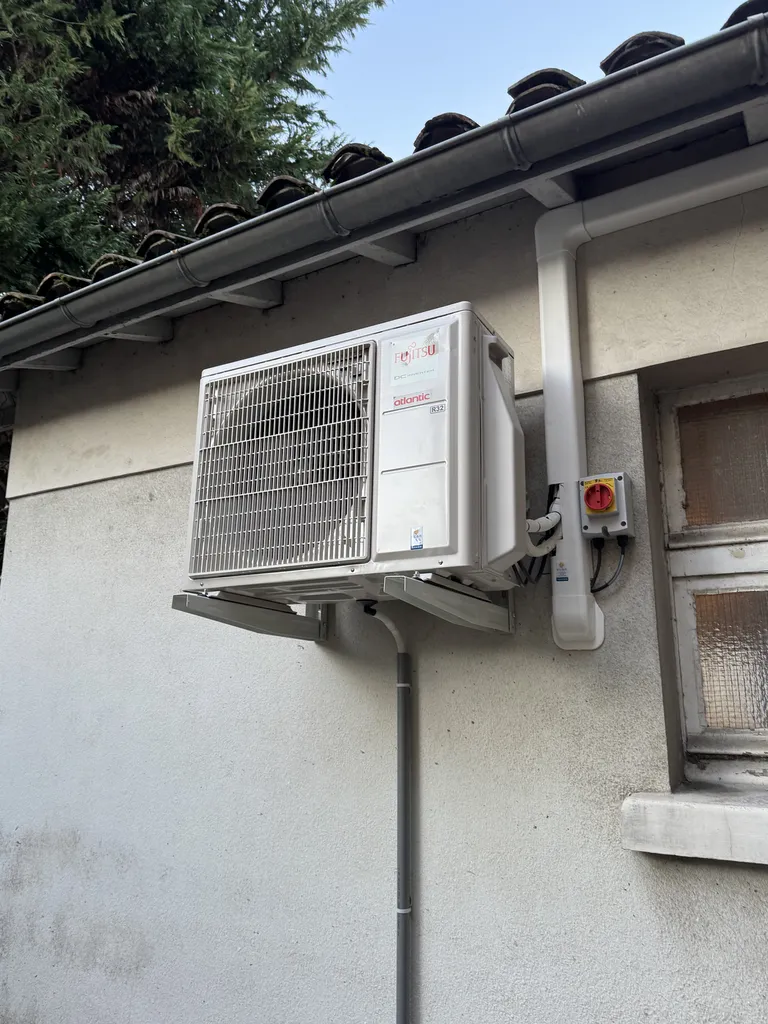 Système de climatisation réversible pour local professionnel posé par ECSR à Bordeaux (33000)