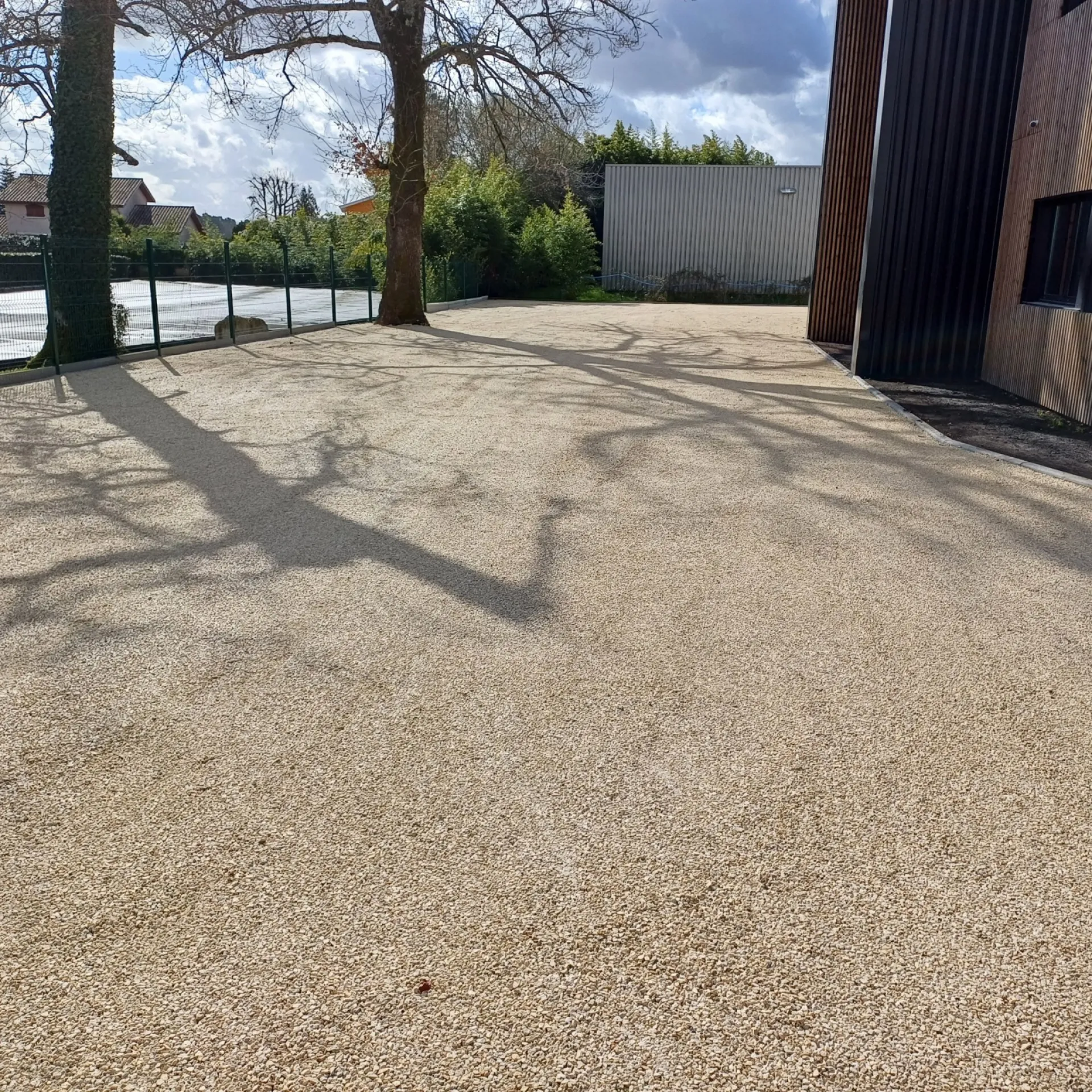 aménager un parking avec terrassement dans une zone artisanale autour de Léognan33