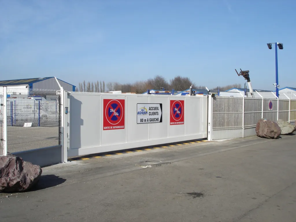 Fourniture et pose de portail autoportant plein pour site sensible au Havre 76 