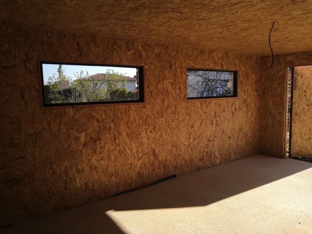 Installation d’un abri automobile sur mesure avec couverture bac acier à Castelnau-le-Lez Proche de Montpellier dans Hérault (34)