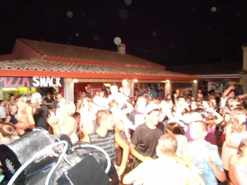 camping et animation dans un bar de camping 4 étoiles a Portiragnes