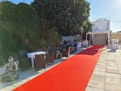 Salle de réception avec piscine pour mariage, anniversaire ,sur Gignac-la-nerthe prêt de la côte bleu