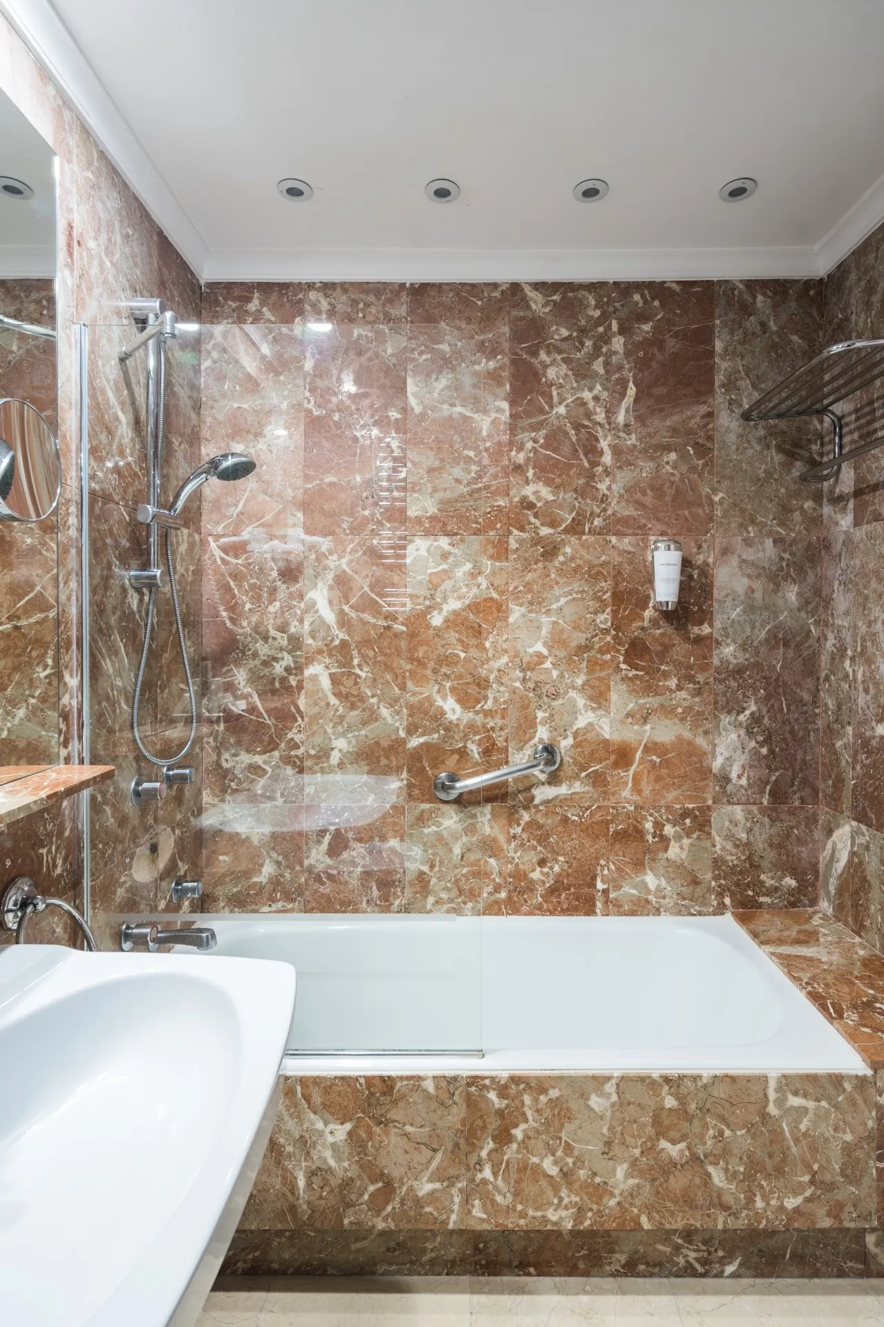Avant les travaux de relooking de la salle de bain