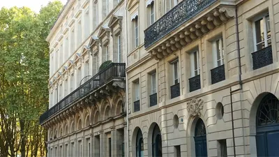 Chasse immobilière aux Chartrons : trouver une échoppe bordelaise idéale avec jardin grâce au mandat de recherche