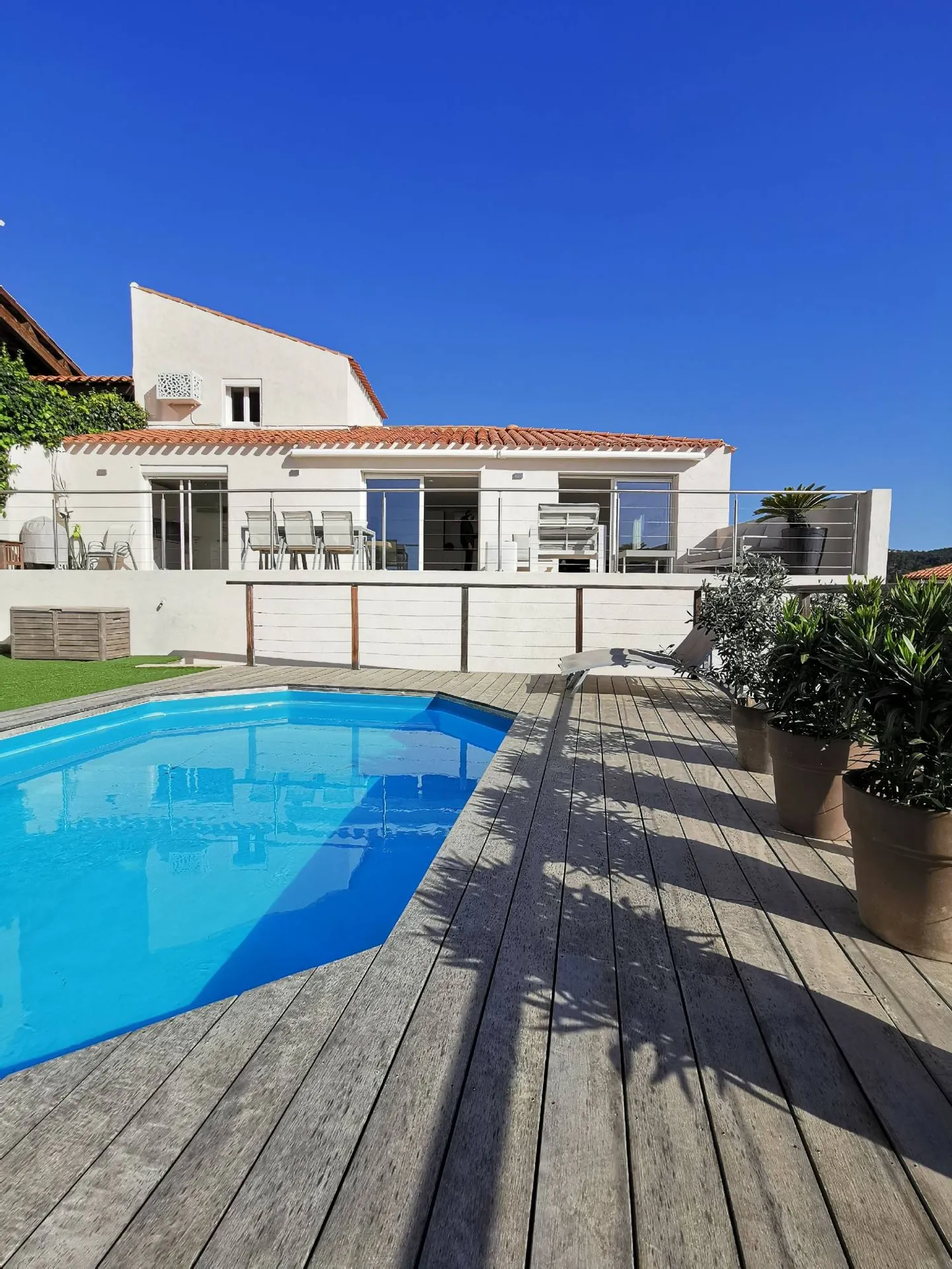 Cassis sur les hauteurs, au calme, belle maison moderne avec piscine et vue mer et Cap Canaille