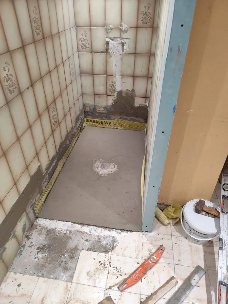 Rénovation d'une salle de bain en travertin beige standard 1er choix à Ambarès et Lagrave