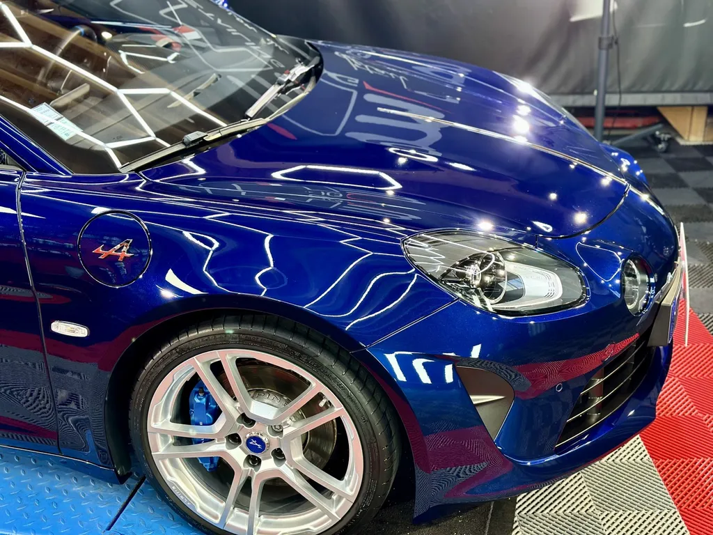 Traitement céramique chez EMB DETAILING protection carosserie spécialiste Alpine A110 sur Lyon