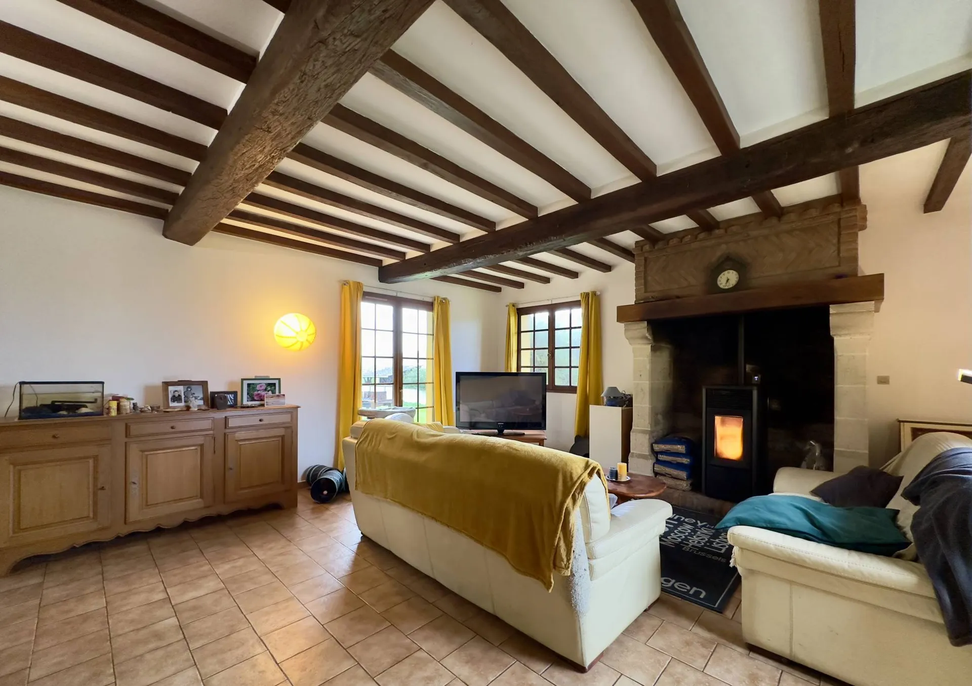 Maison en bordure de voie verte de 134m² avec Terrain de 1439m² – Plain-Pied et Potentiel d’Agrandissement dans un Cadre Paisible.