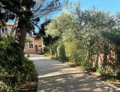 Conception d'un jardin méditerranéen dans le Lubéron, par une entreprise de travaux paysagers vers Gordes (84)