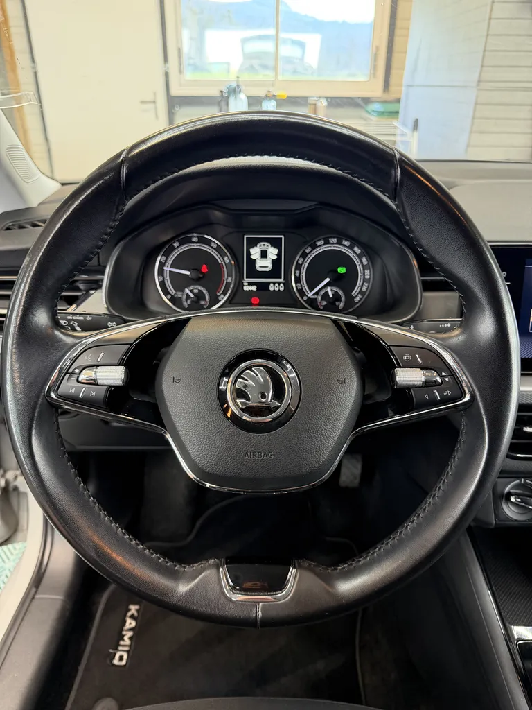 SKODA KAMIQ / CAR PLAY/ BOITE AUTO/ GRIS CRAIE / CAMERA DE RECUL / YOUNG EDITION