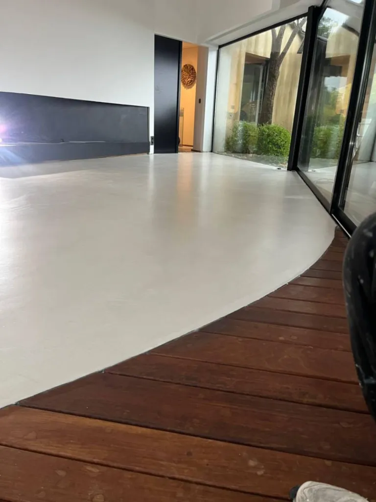 Réalisation sol en Béton ciré du coté de Toulon