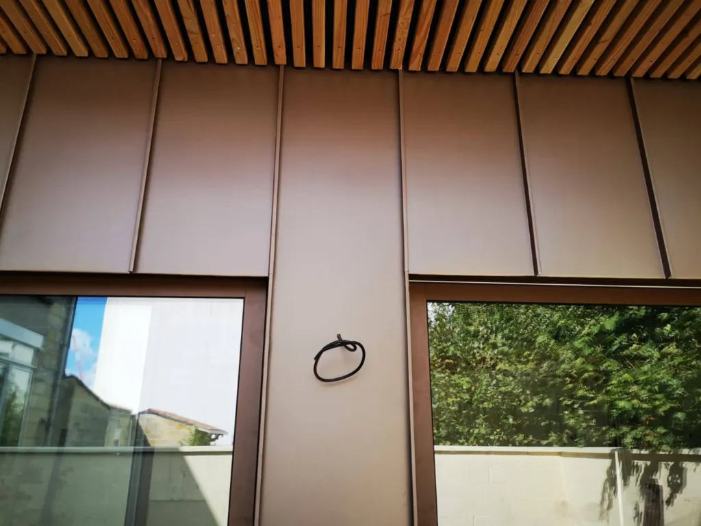 réalisation bardage sur mesure de qualité pour bâtiment proche bordeaux