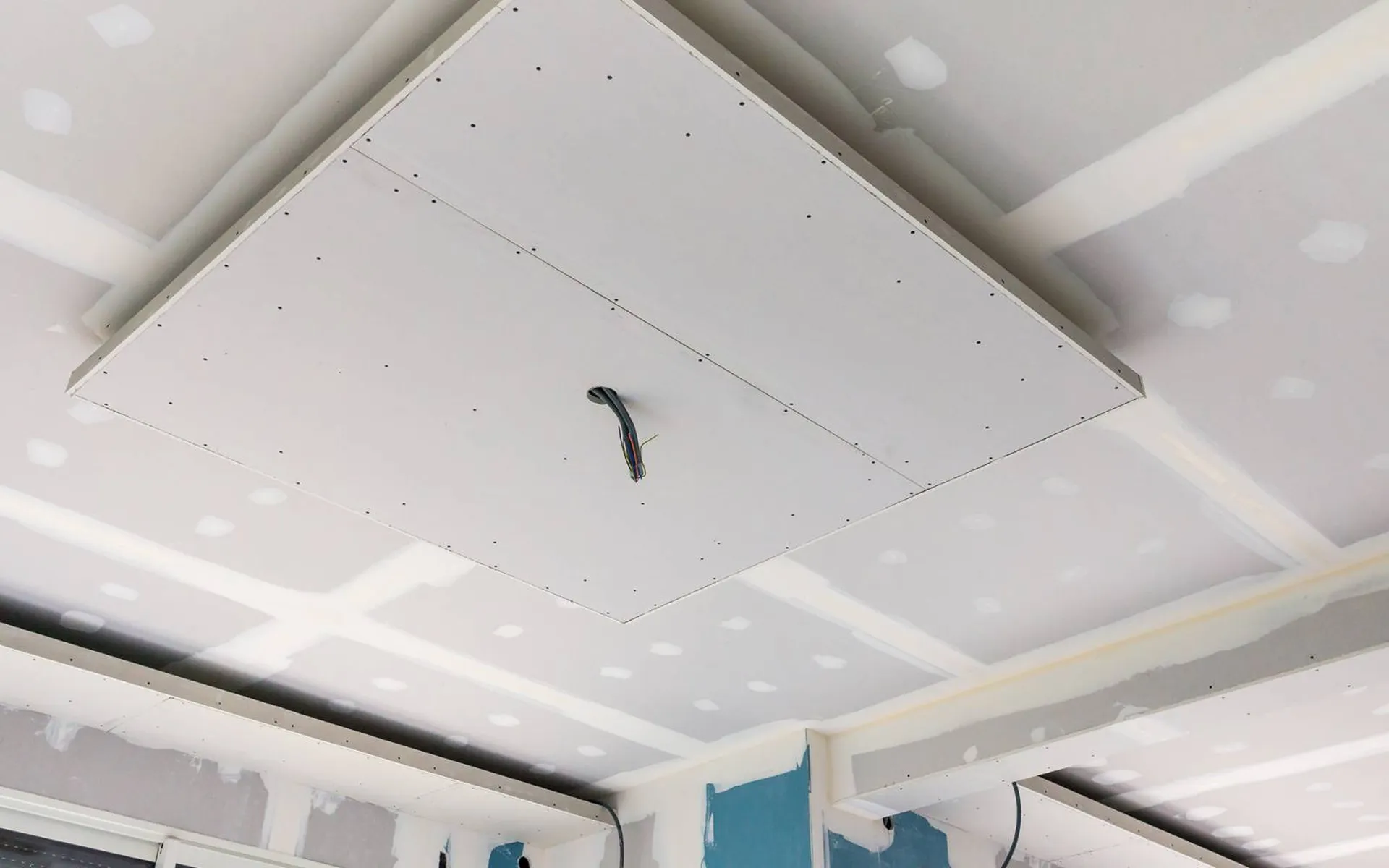 Réalisation de faux plafonds en placo par un artisan plaquiste à Sanary dans le Var