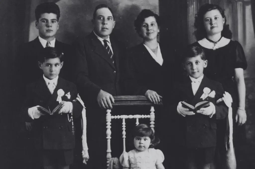 Discover the host's Family’s Five-Generation Journey in Cultivating Fine Lavender and Preserving the Authentic Natural Heritage of Provence