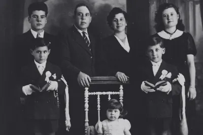 Discover the host's Family’s Five-Generation Journey in Cultivating Fine Lavender and Preserving the Authentic Natural Heritage of Provence