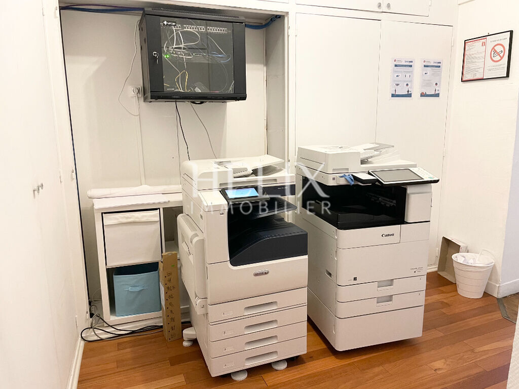 Bureau / local professionnel  de 80 M2 face au château de  Saint Germain en Laye