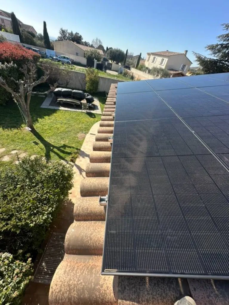 Devis sur mesure et gratuite pour vos panneaux solaires Dmegc à Marseille à partir de 7 990€