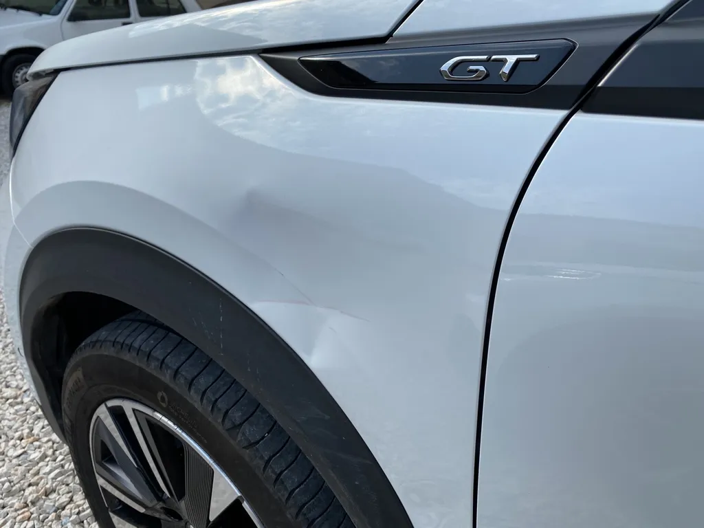 Carrosserie pour débosselage sans peinture (DSP) économique à Carnoux