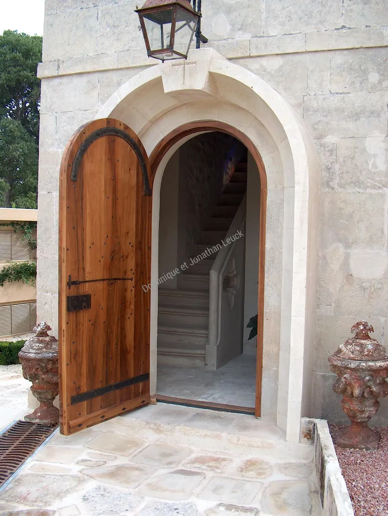 Création d'une chapelle en pierre de Fontvieille