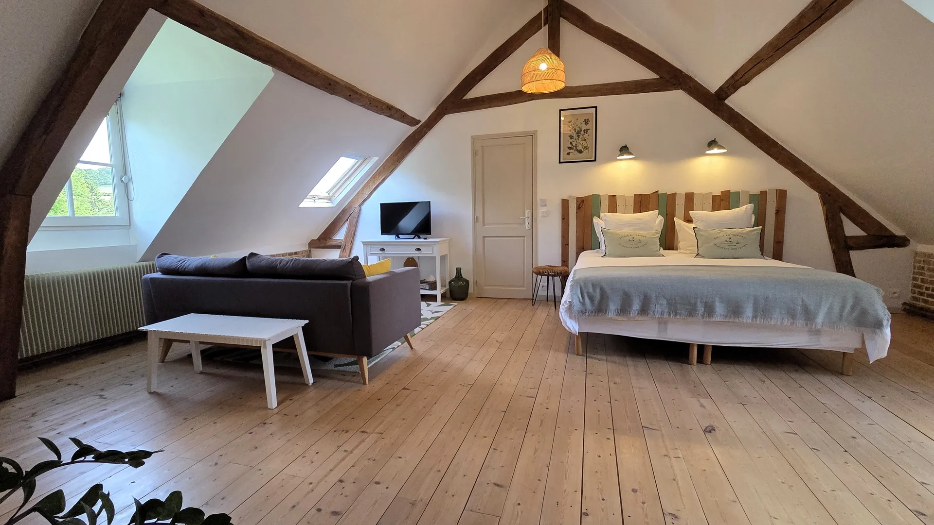 Demeure du XVIIIéme siècle exploitée en maison d'hôtes conviviale.