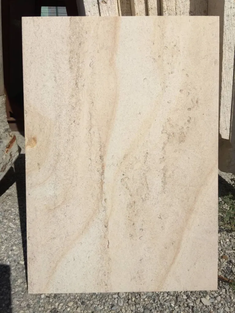 Dalle en pierre naturelle de Dordogne : avantages, inconvénients, prix de pose.