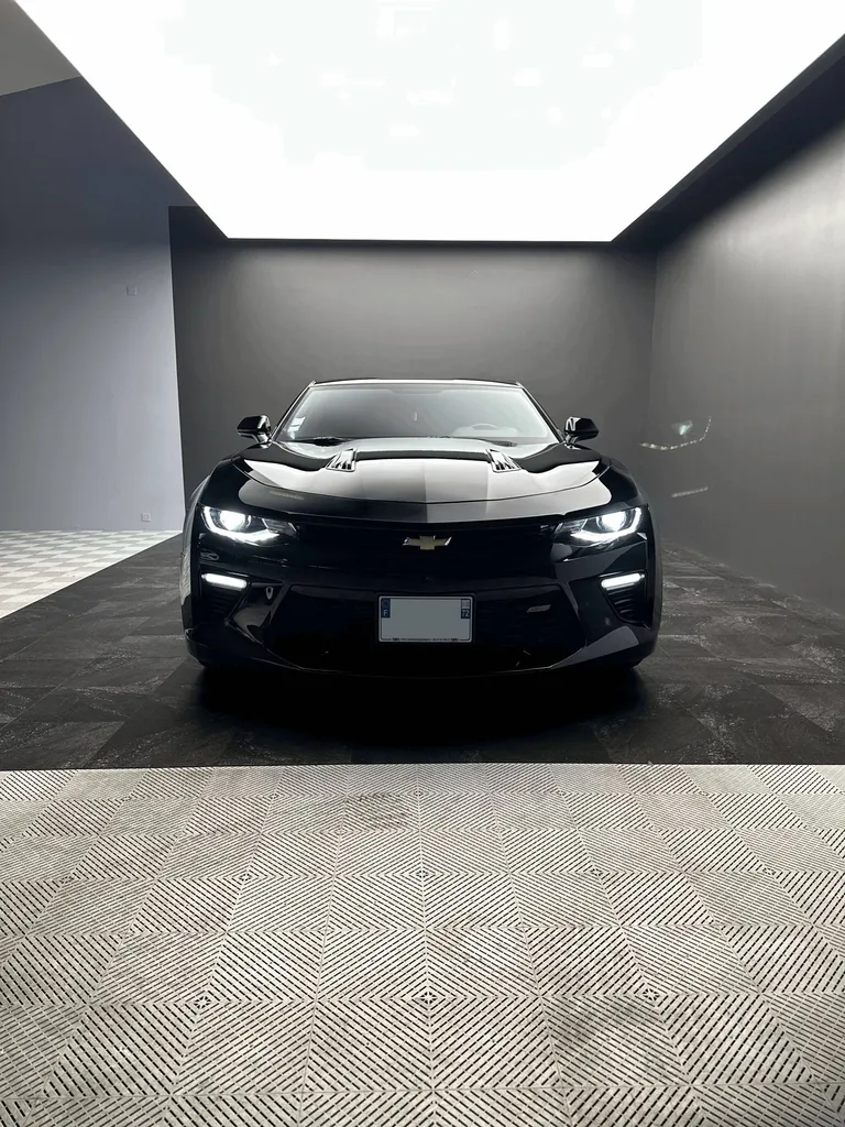 Lustrage brillance sur une Chevrolet Camaro SS à notre atelier à Le Mans (72)