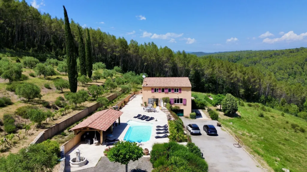 Villa 6 pièce(s) 5 chambre(s) 242.4 m² Lorgues (83510)