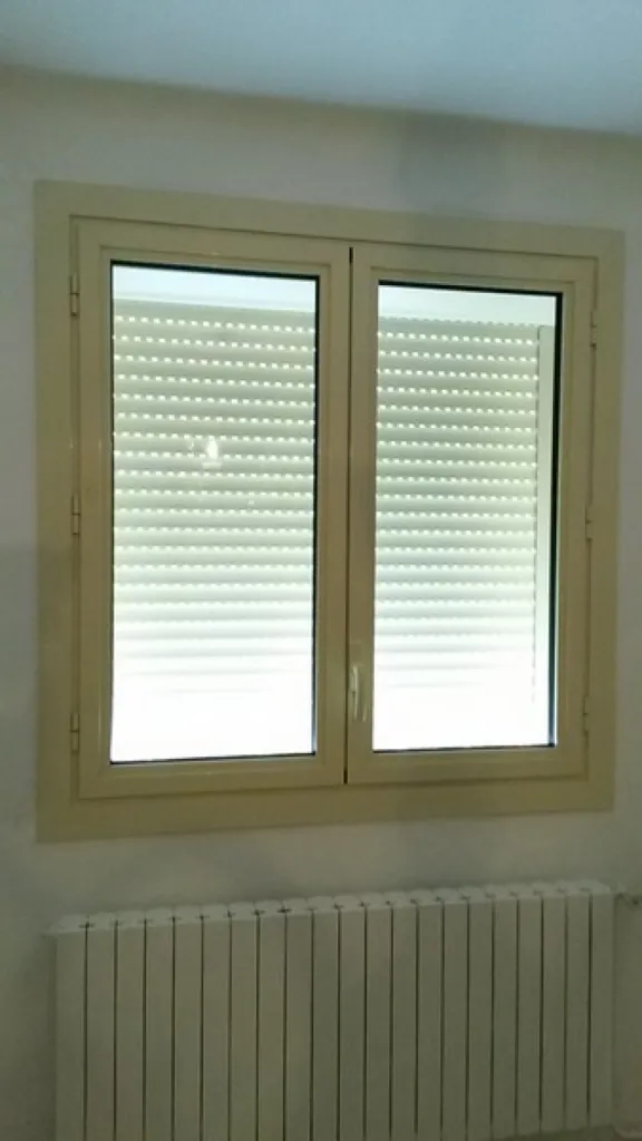 Fenêtre aluminium sur-mesure et volet roulant a Roaix 