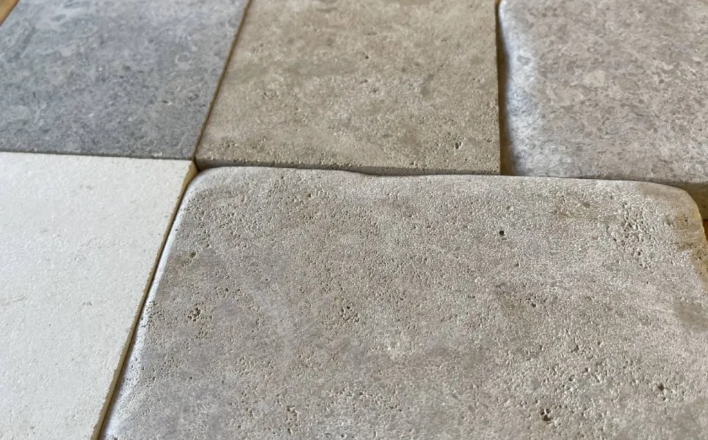 Quelques nuances de tous les bancs de la pierre de Thenon à Montagnac d'Auberoche