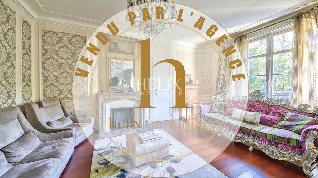 Dans un immeuble de standing au  Vésinet très bel appartement traversant