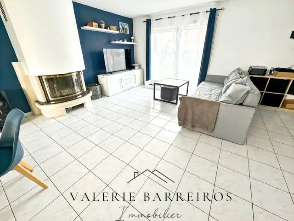 A saisir pavillon contemporain de 125 m² édifiée sur 1211 m² de terrain sur la commune de LA SAUSSAYE 27370