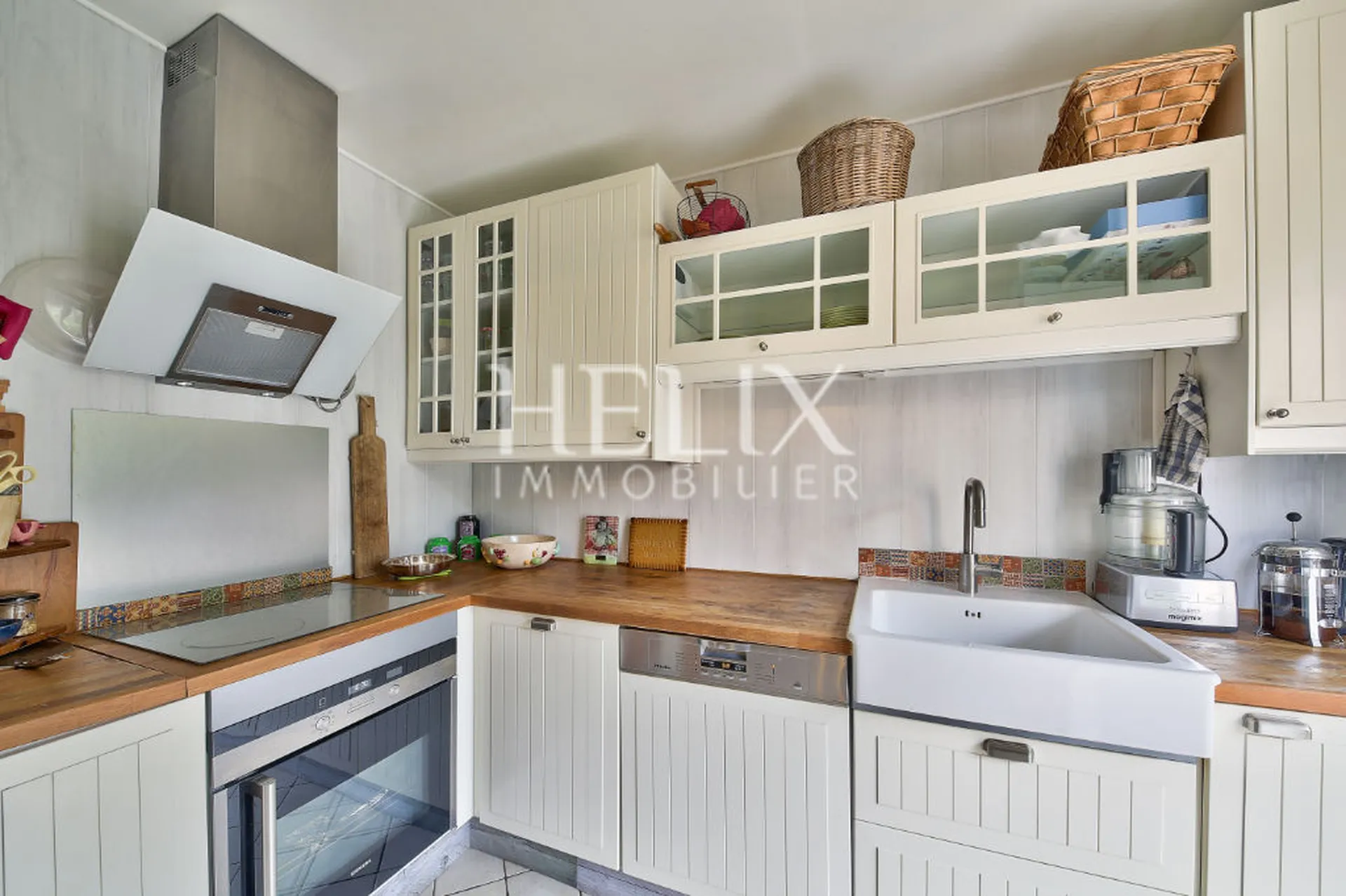 Maison 7 pièces 180 M² avec 4 chambres sur l'île de Migneaux avec une piscine proche de Poissy et de Villennes sur Seine dans un cadre de vie idyllique