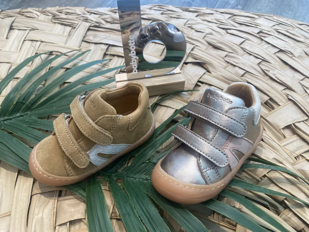 Basket bébé en cuir à velcro près de Bordeaux