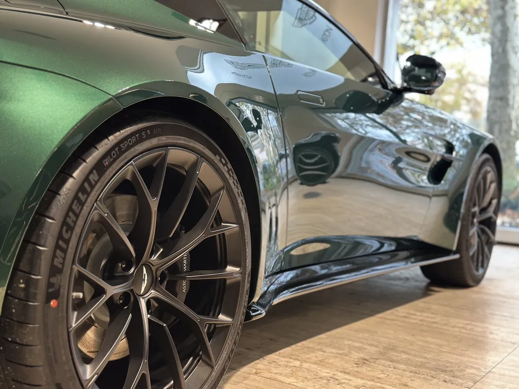 Film de protection PPF Aston Martin Vantage spécialiste de la protection carrosserie sur l’Ouest Lyonnais proche Tassin la demi lune 