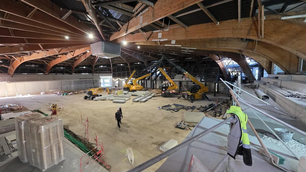 Montage des gradins en structure métallique et béton préfabriqué