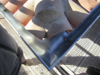 Installation de chéneau en zinc à Orange solution sur-mesure avec pose professionnelle et étanchéité renforcée