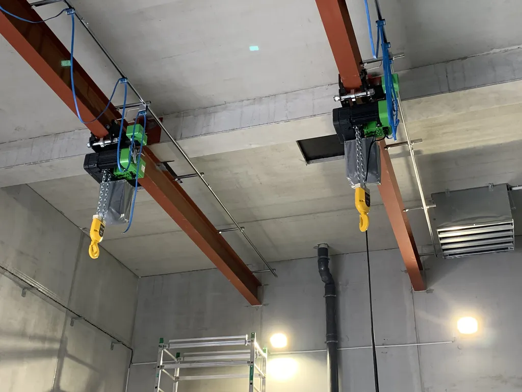 Deux palans 5T sur monorail