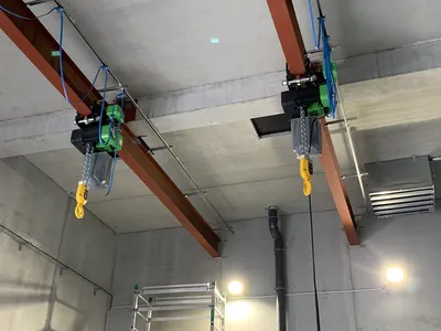 Deux palans 5T sur monorail