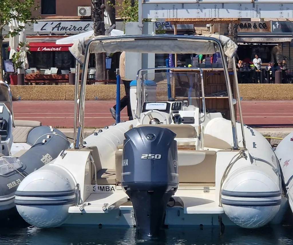 Vend bateau occasion Capelli Tempest 775 semi-rigide en parfait état près de Toulon