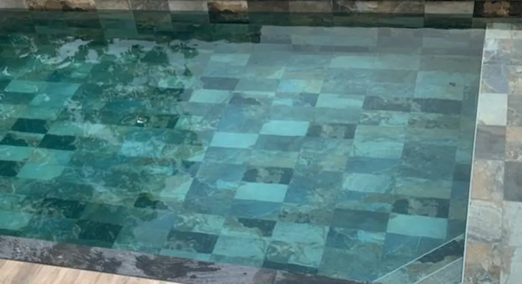 Pierre de Bali pour piscine et bassin à AIX-EN-PROVENCE, 13