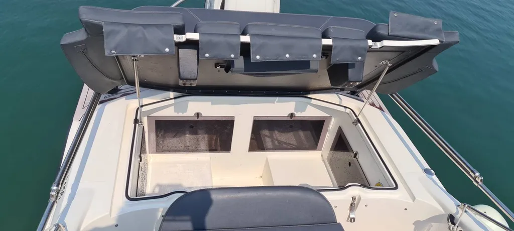 Occasion coque rigide à moteur  Libra Open 650 Clear Marine à vendre à Bandol