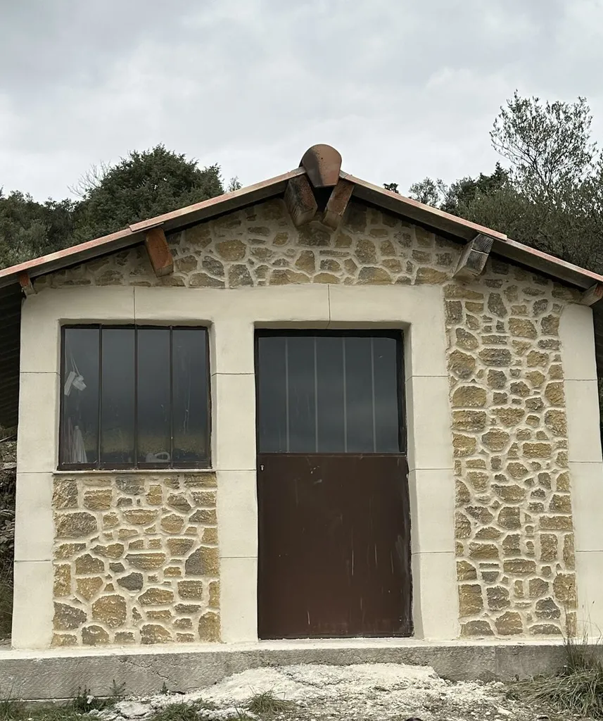 Rénovation enduit imitation pierre dans le secteur de Manosque, Oraison, Valensole ou plus largement dans le sud-est de la France avec STONEO