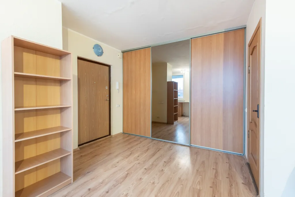 Pourquoi choisir un miroir sur mesure avec film de sécurité pour un dressing à Saint Didier au Mont d'Or 69370 ?