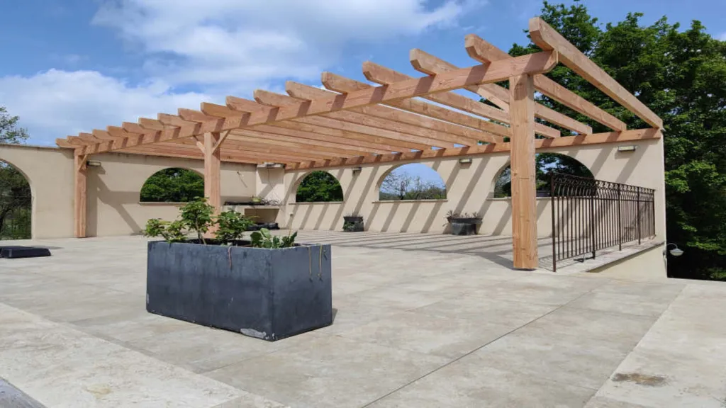 Pergola 82