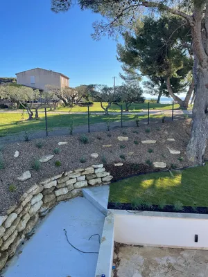 Enrochement de jardin à Bouc Bel Air par nos paysagistes