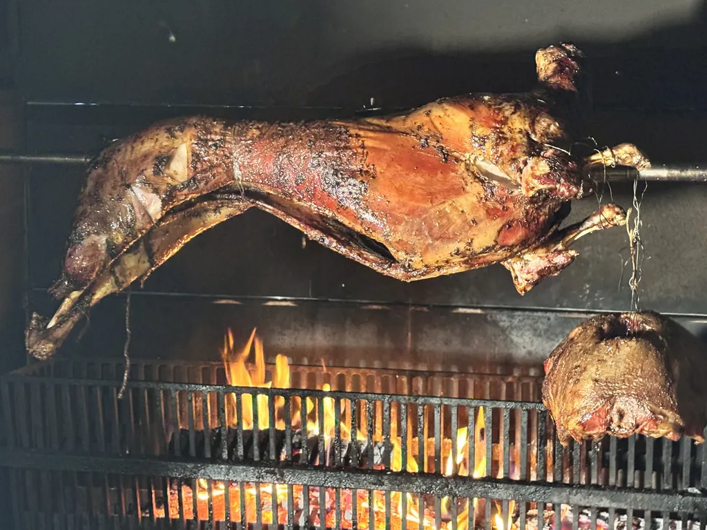 Commander une prestation de traiteur rôtisserie à la broche et méchoui pour vos repas de groupe et fêtes de famille à Marseille